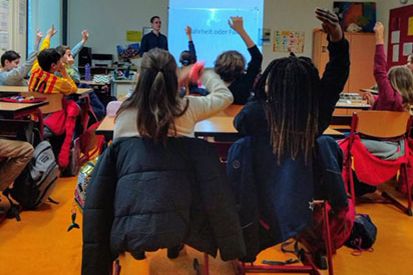 Bei «Lie Detectors» gehen Medienschaffende auf Schulbesuch