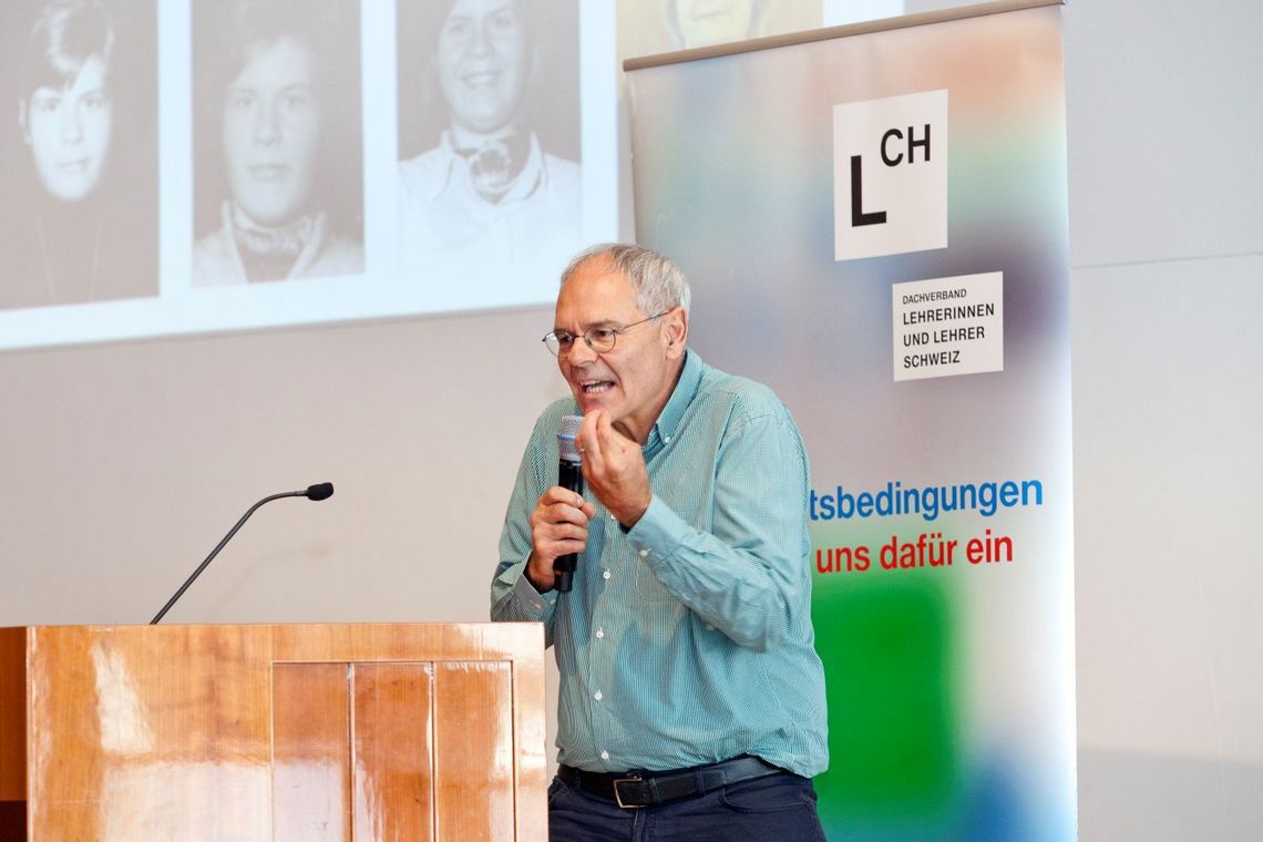 Oskar Jenni spricht vor den LCH-Delegierten.