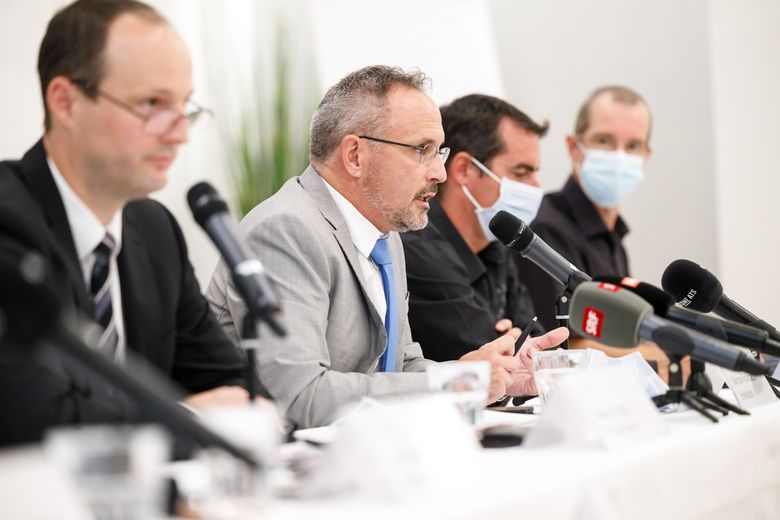 Samuel Rohrbach, Präsident SER, spricht an der Medienkonferenz.