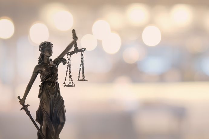 Stockfoto der Justitia (iStock: utah778)