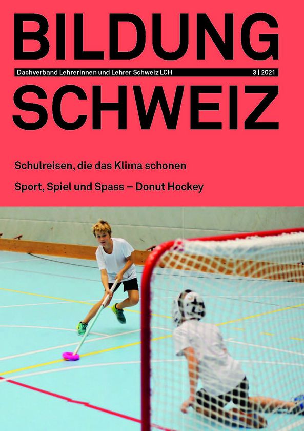 Cover der Märzausgabe 2021 von BILDUNG SCHWEIZ zeigt Donut Hockey in der Turnhalle.