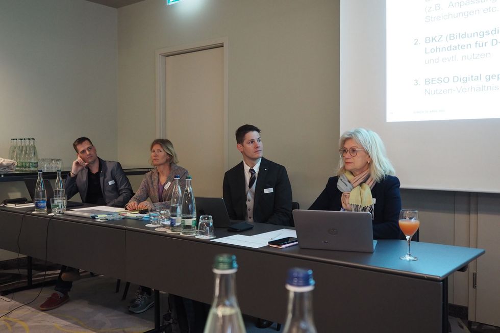 Daniel Gebauer, Sandra Locher Benguerel, Beat A. Schwendimann und Dorothee Miyoshi von der Geschäftsleitung des LCH.