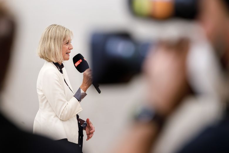 Franziska Peterhans, Zentralsekretärin LCH, spricht an der Medienkonferenz.