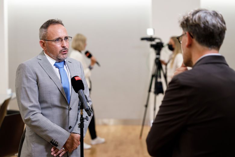 Samuel Rohrbach, Präsident SER, spricht an der Medienkonferenz.