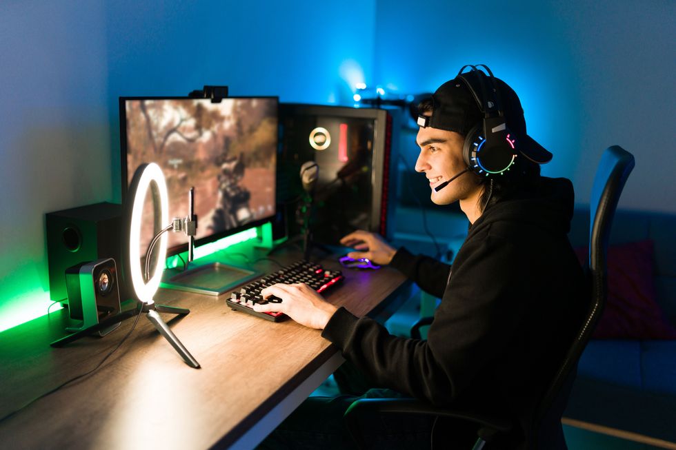 Latin man gaming on his PC during a live stream
