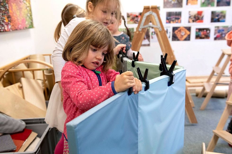 Eine Gruppe Kindergartenkinder beim Spielen. Foto: Angel Sanchez