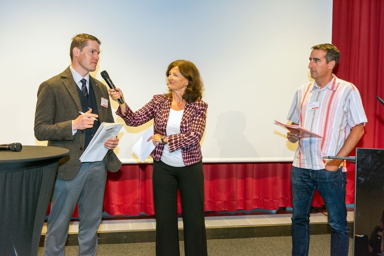 Von links nach rechts: Beat A. Schwendimann, Leiter Pädagogische Arbeitsstelle LCH, Marina Villa, Moderatorin, und Olivier Solioz, Vizepräsident SER